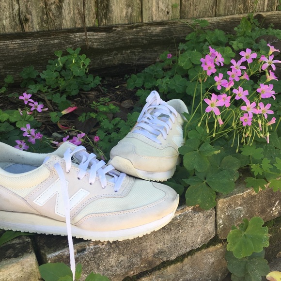 (SOLD)New Balance - Picture 2 of 2